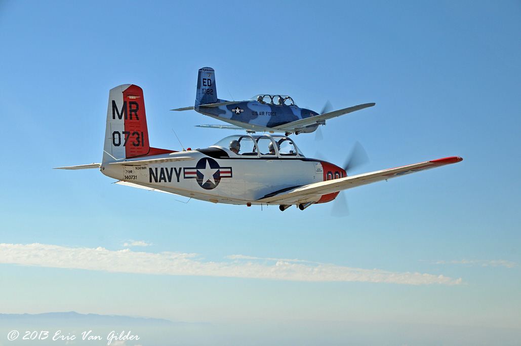 Michael "Viper" Maloco leading Marc
            "Big Daddy" Russell over Ventura, California