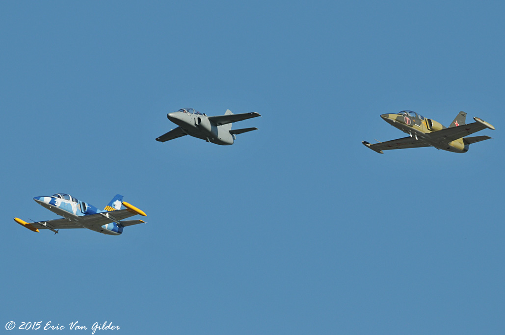 Marchetti with 2 L-39s