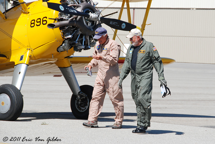 Ron talks with Cliff Heathcoat about the flight in the Stearman