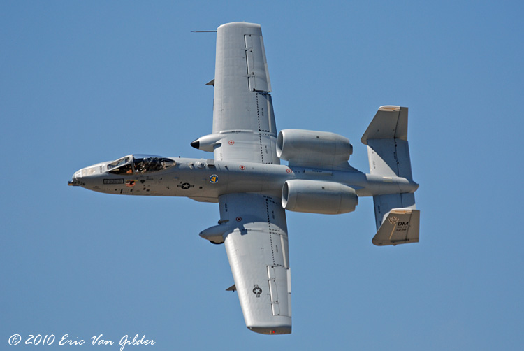 A-10 Thunderbolt II knife edge pass