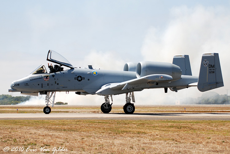 A-10 Thunderbolt II taxiing back in after the performance