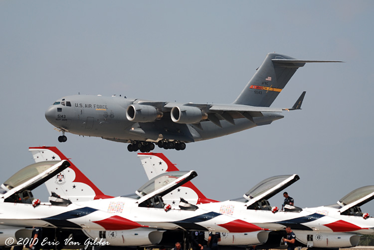 C-17 on final approach passing the USAF Thunderbirds