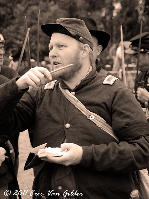 Union officer briefing the unit.