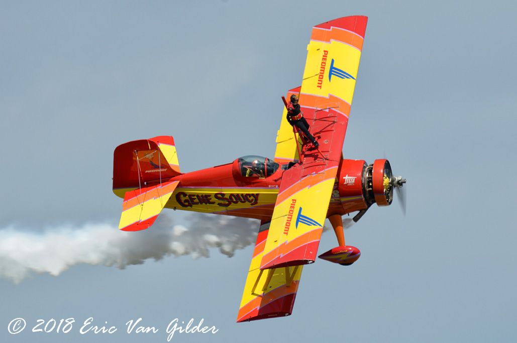 Gene Soucy and Teresa
        Stokes Wingwalking
