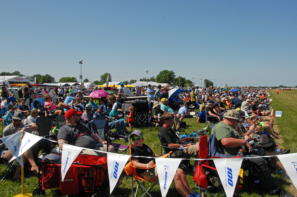 Typical weekday crowd at
            Oshkosh